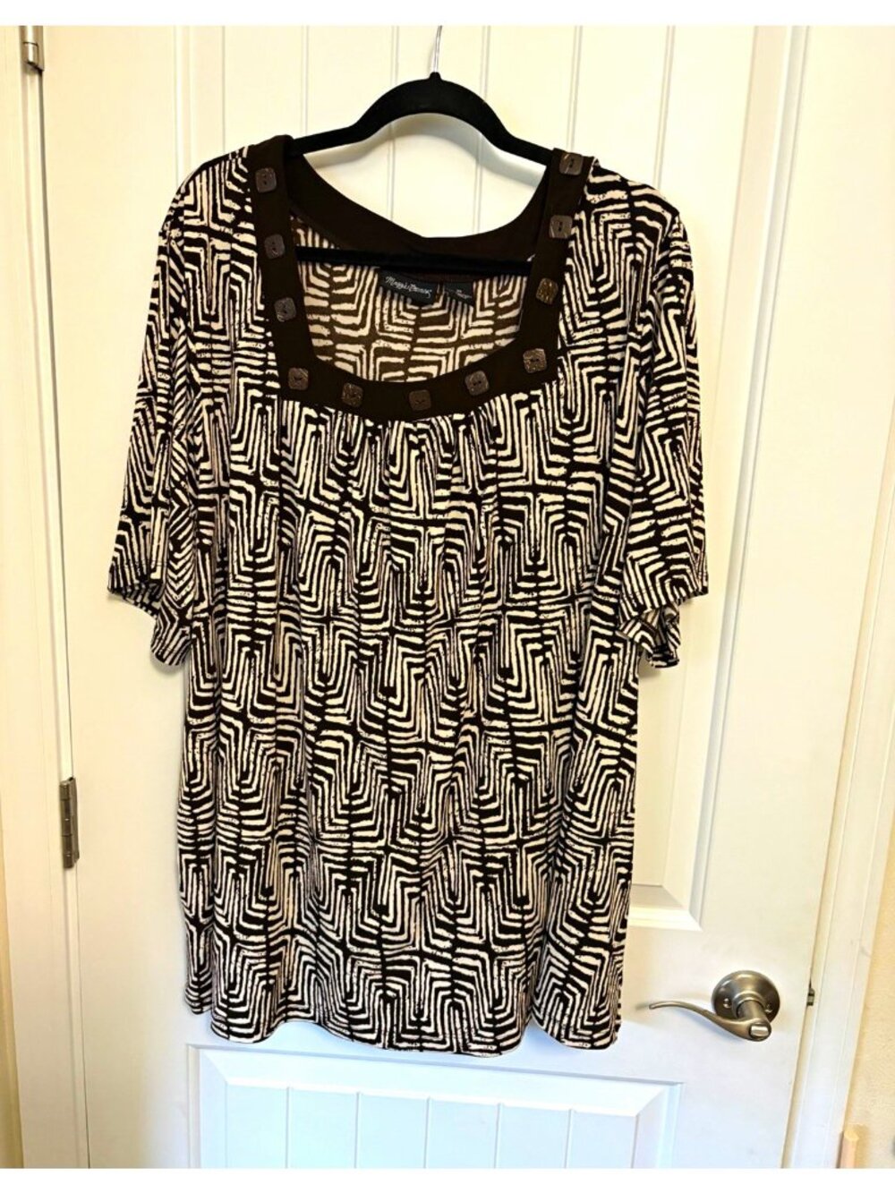 Maggie Barnes Brown/White Geometric Square Neck Knit Top Size 3X The PTP is 34”